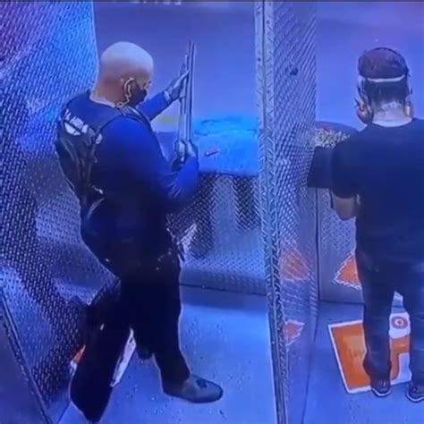 r/idiotswithguns|Man with Gun Accidently Shoots Himself .